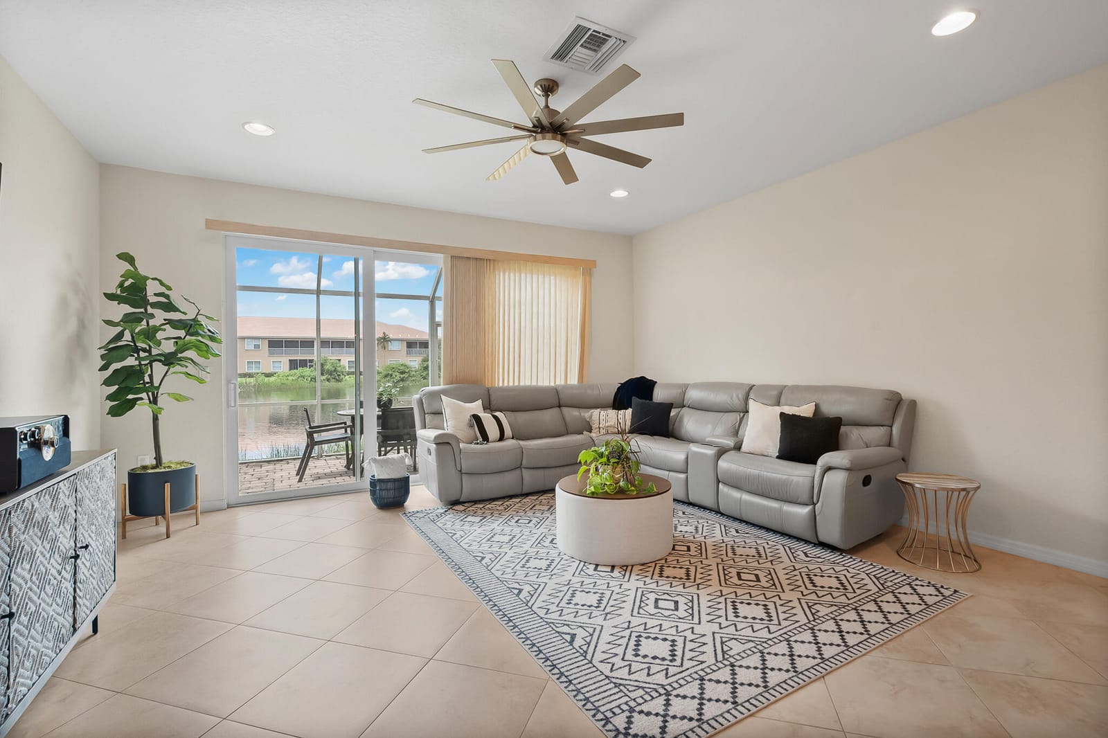 524 SW Glen Crest Way, Stuart, FL 34997 photo 4