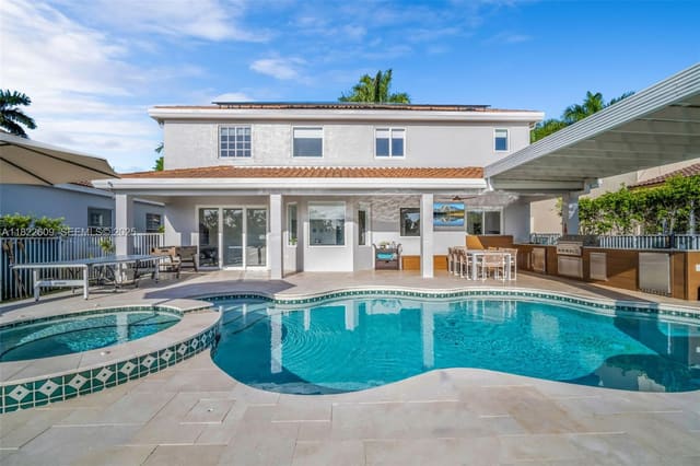 942 Lavender Circle, Weston, FL 33327