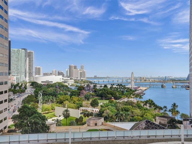 325 S Biscayne Boulevard 1520, Miami, FL 33131