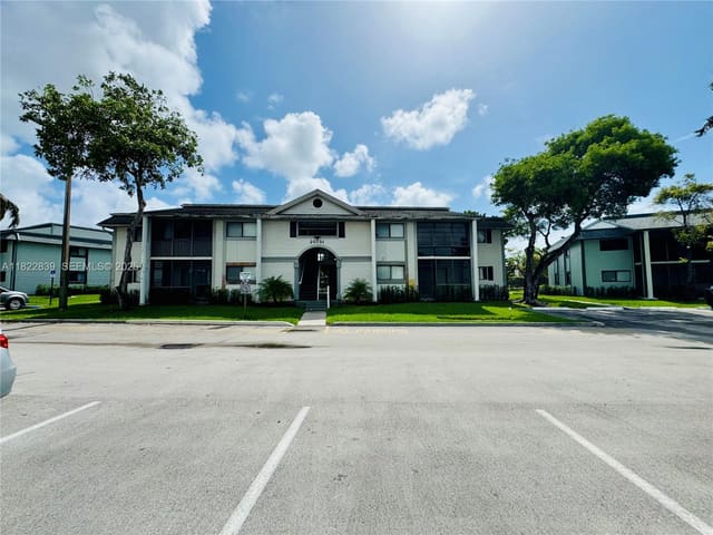 20731 NE 4th Place 103, sold in Carmel Lakes Condo No 3, Miami, FL