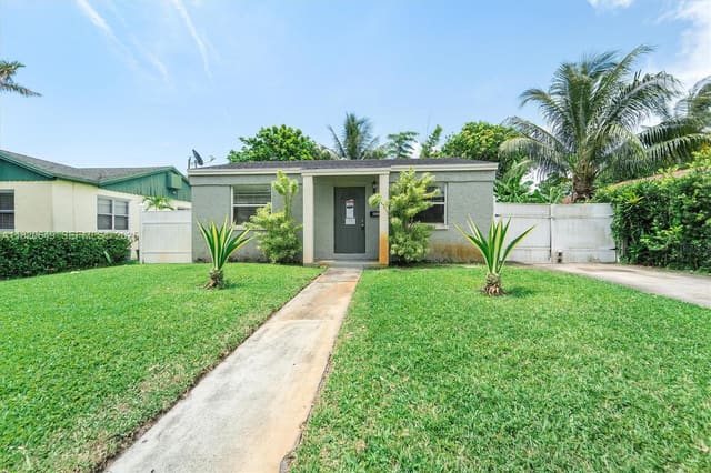 602 El Prado, sold in Vista Encanto Add, West Palm Beach, FL