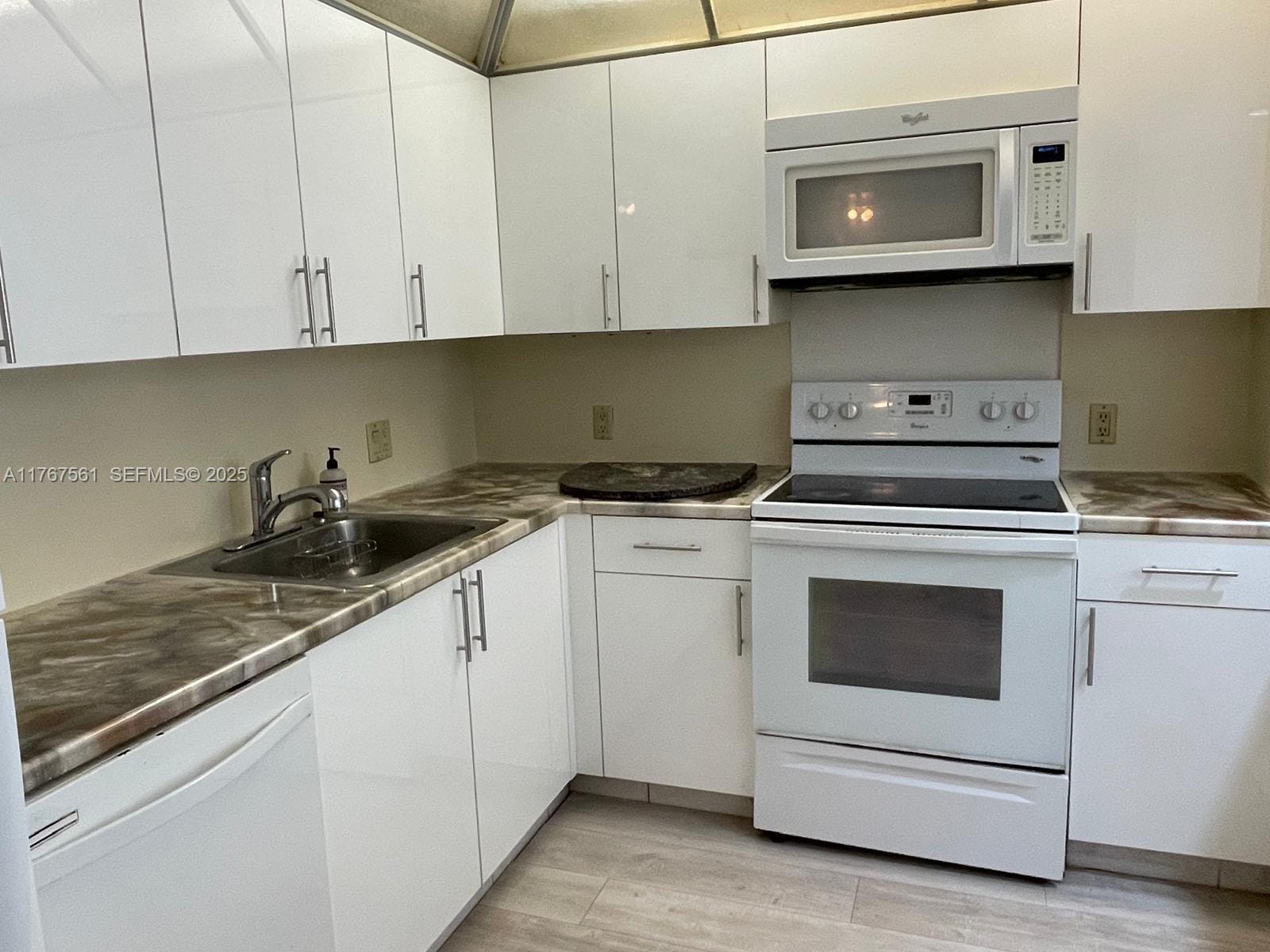 20281 E Country Club Drive 810, Aventura, FL 33180 photo 11