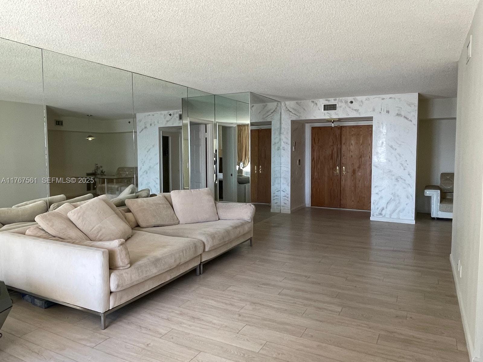 20281 E Country Club Drive 810, Aventura, FL 33180 photo 4