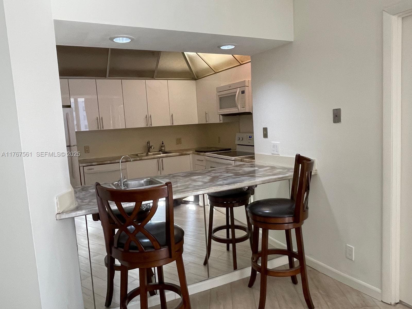 20281 E Country Club Drive 810, Aventura, FL 33180 photo 9