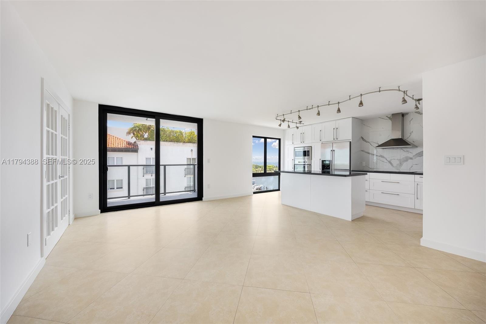 1600 S Bayshore Lane 8D — photo 2