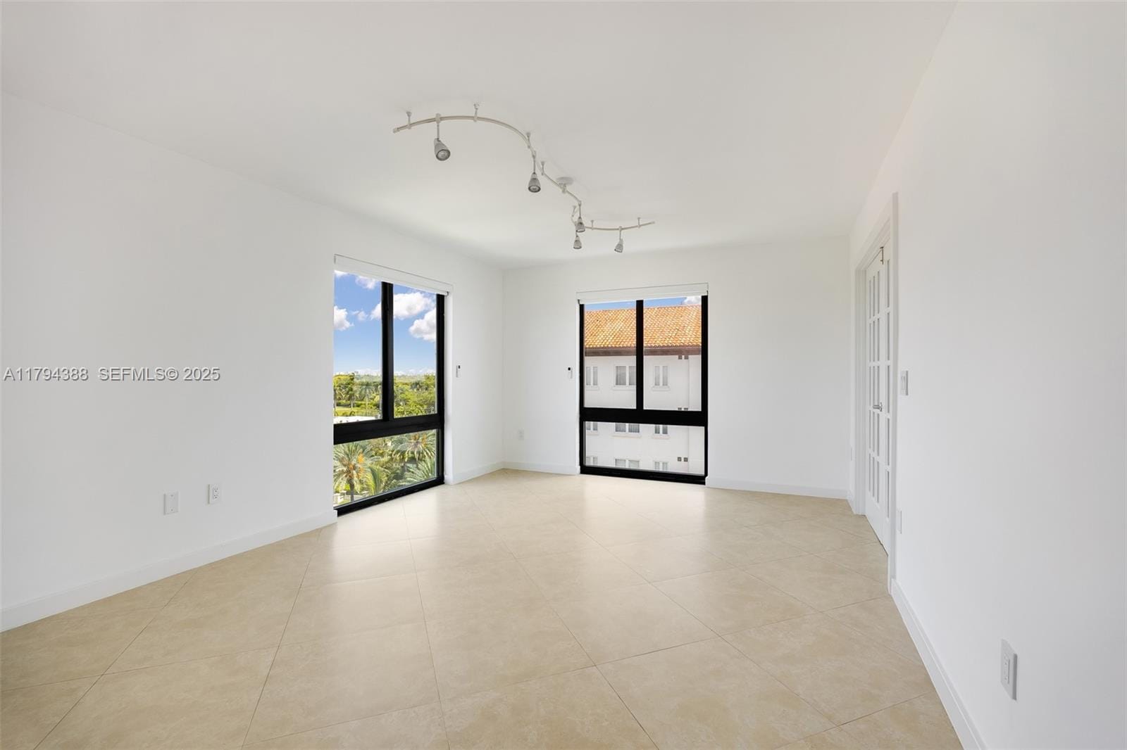 1600 S Bayshore Lane 8D — photo 12
