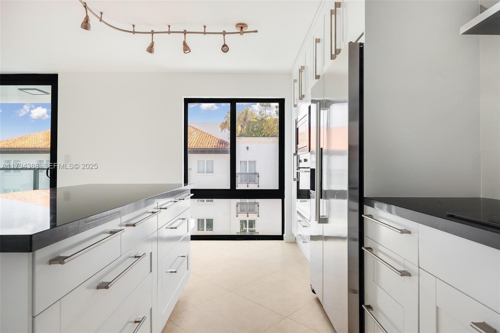1600 S Bayshore Lane 8D — photo 7