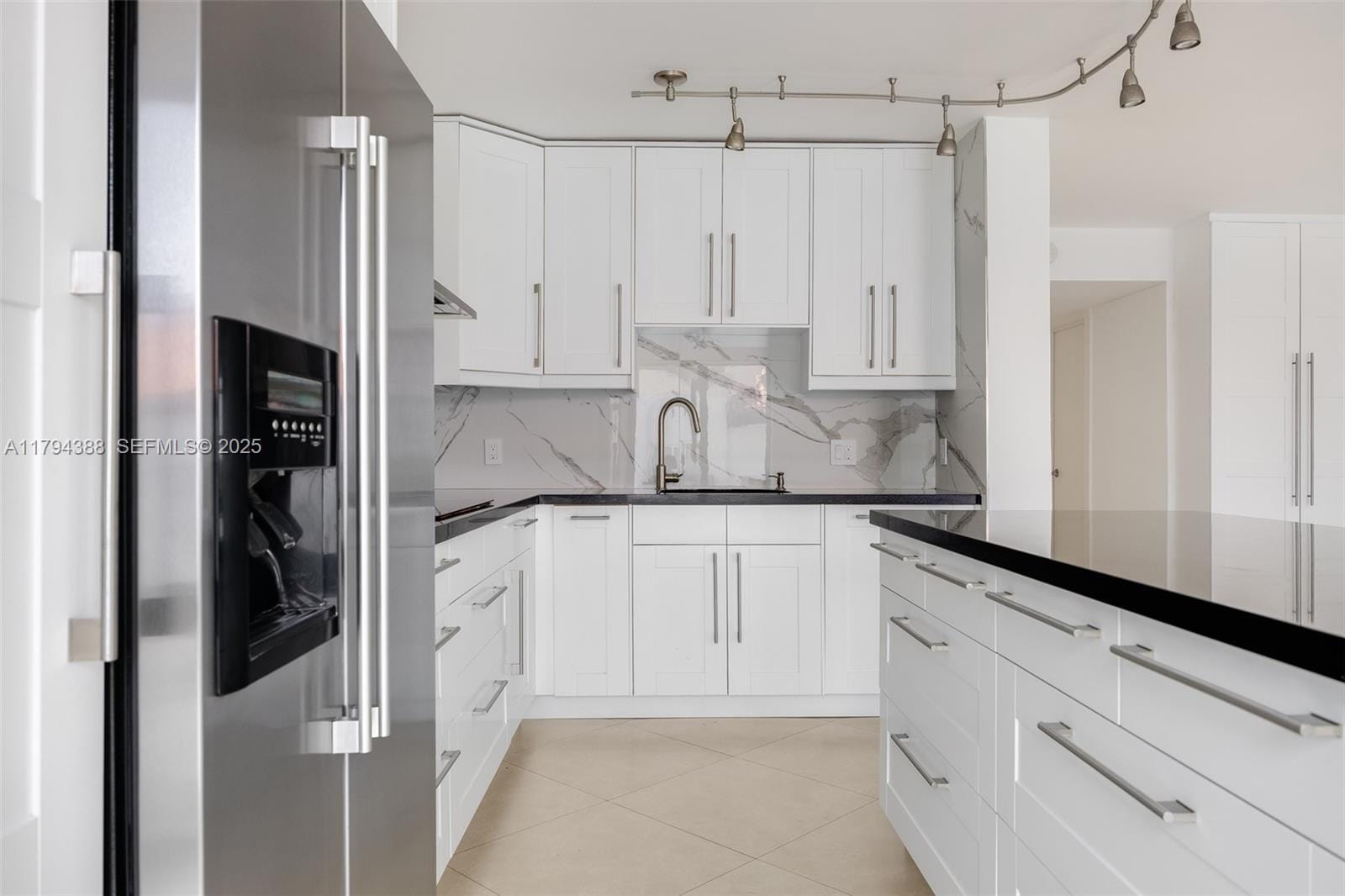 1600 S Bayshore Lane 8D — photo 8