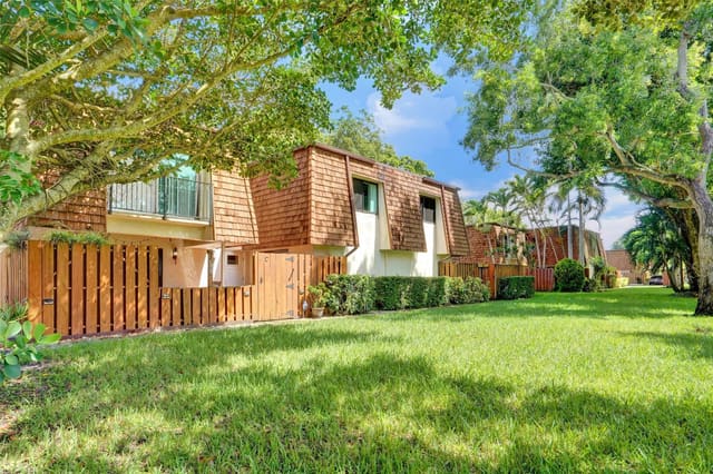 2070 SW 90th Avenue C-14, sold in Woodvale, Davie, FL