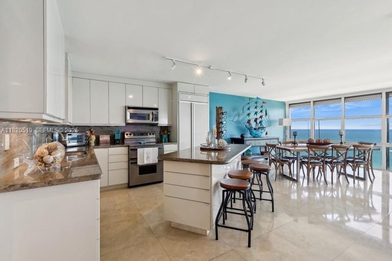 6423 Collins Avenue 1605, Miami Beach, FL 33141 photo 4