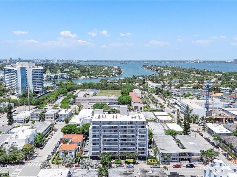 7620 Carlyle Avenue 702, Miami Beach, FL 33141 photo 2