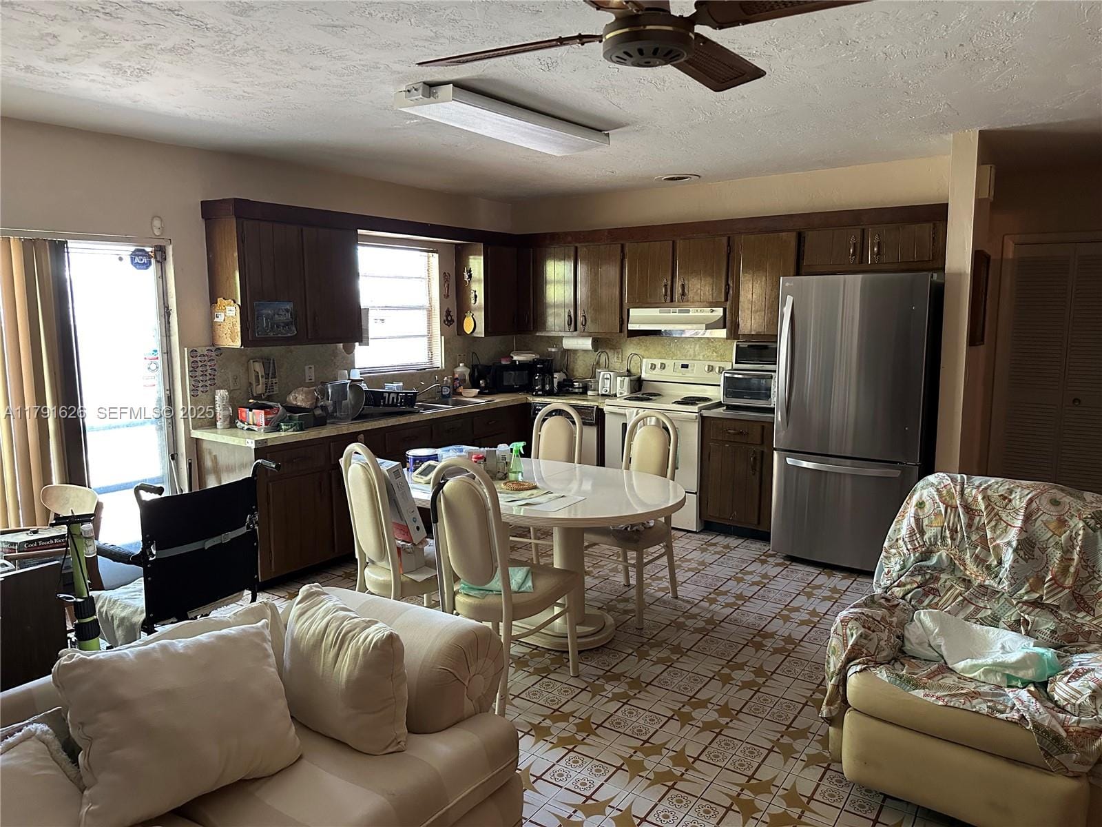 911 E 39th Place, Hialeah, FL 33013 photo 14