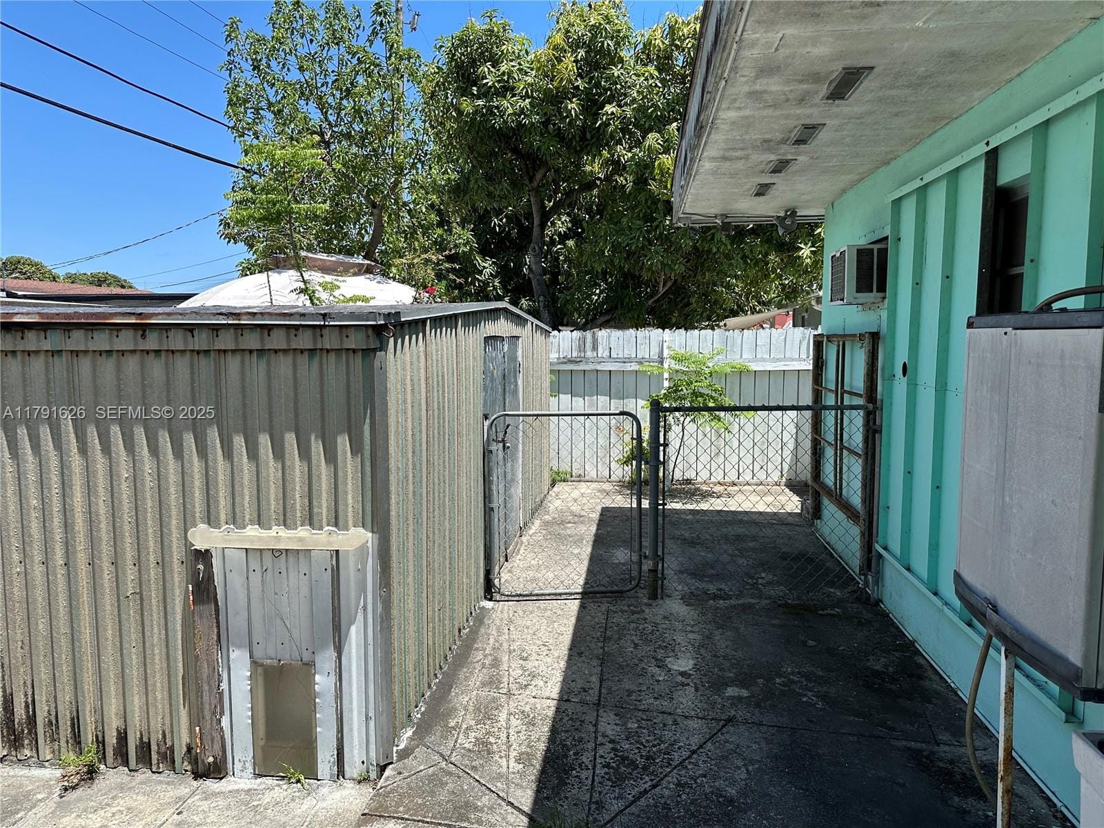 911 E 39th Place, Hialeah, FL 33013 photo 28