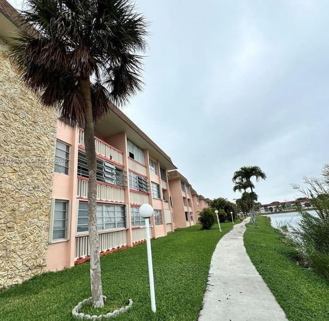 18707 NE 14th Avenue 528, Miami, FL 33179