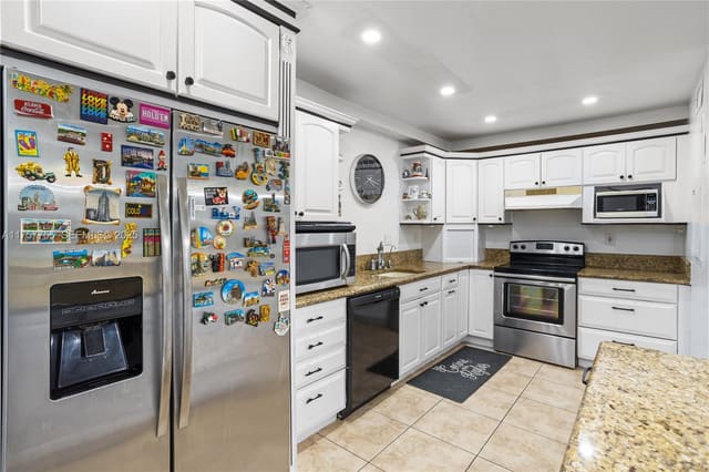 6 Madrid Lane 7-18, sold in Valencia Village Condo Ph, Davie, FL