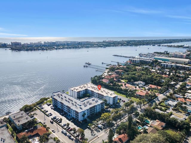 1516 S Lakeside Drive 417, Lake Worth Beach, FL 33460