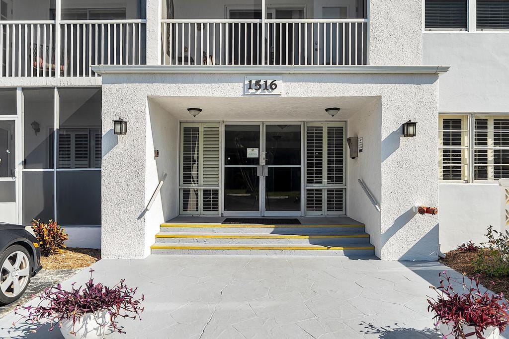 1516 S Lakeside Drive 417, Lake Worth Beach, FL 33460 photo 2