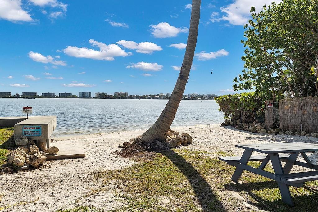 1516 S Lakeside Drive 417, Lake Worth Beach, FL 33460 photo 26