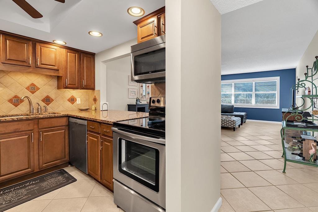 1516 S Lakeside Drive 417, Lake Worth Beach, FL 33460 photo 10