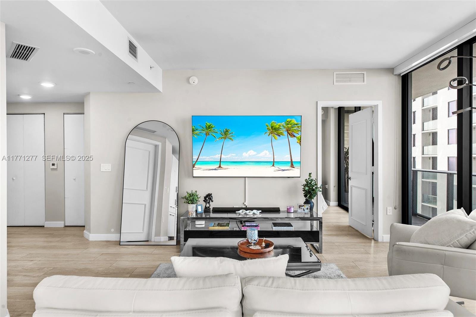55 SW 9th Street 3601, Miami, FL 33130 photo 1