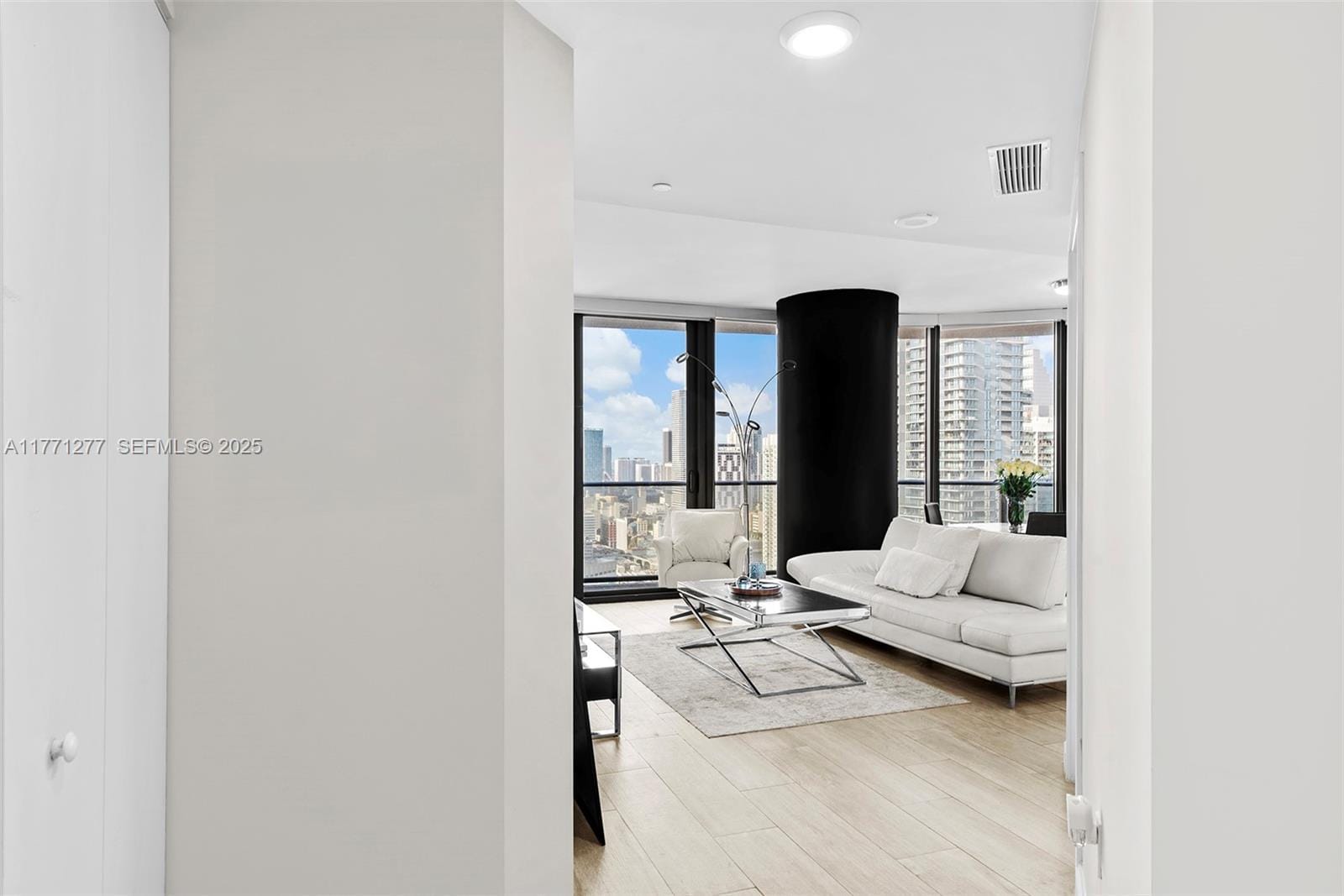 55 SW 9th Street 3601, Miami, FL 33130 photo 8