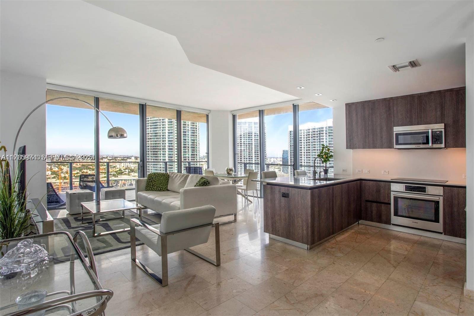 68 SE 6th Street 2412, Miami, FL 33131 photo 2