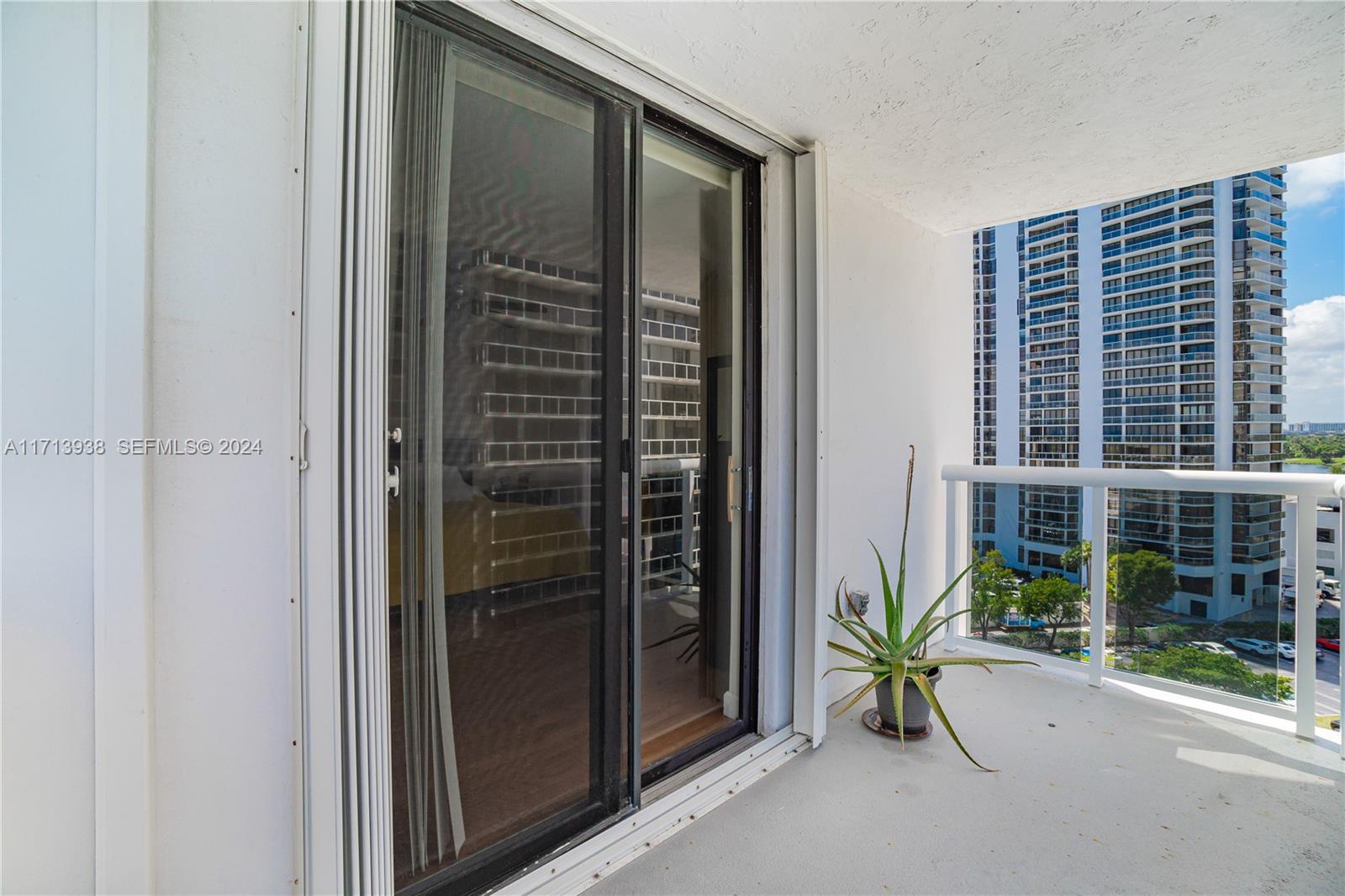 20515 E Country Club Drive 1048, Aventura, FL 33180 photo 18
