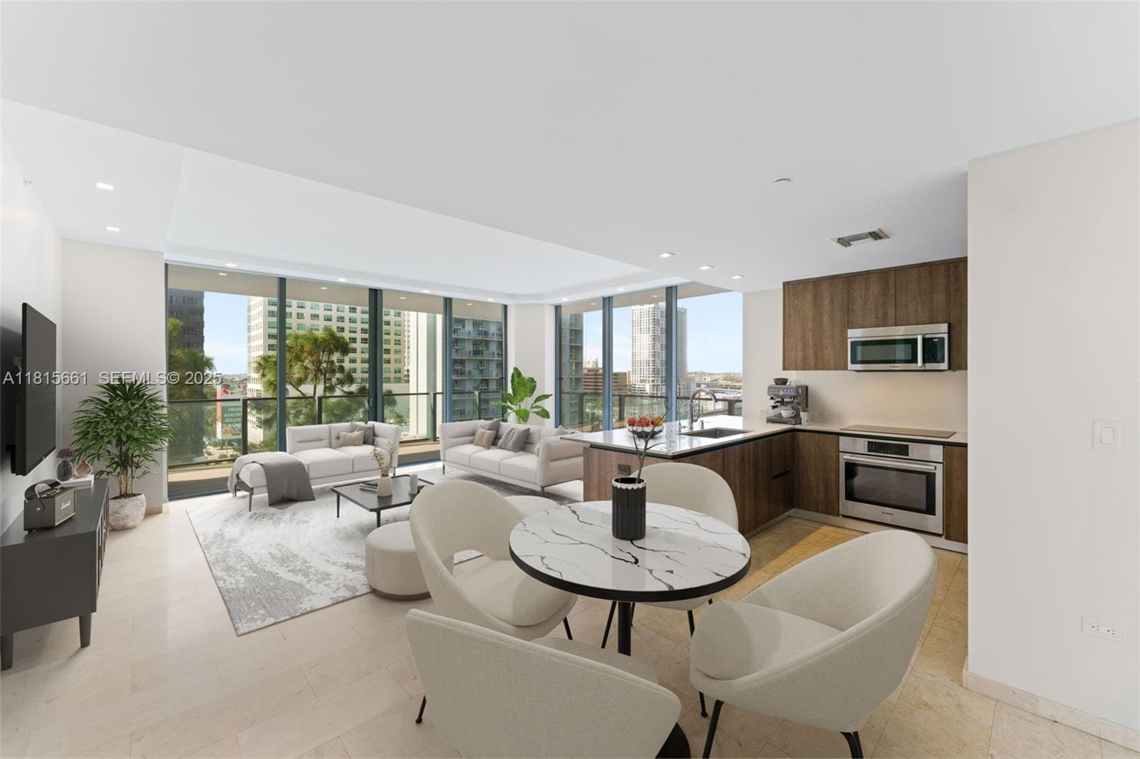 88 SW 7th Street 712, Miami, FL 33130 photo 2