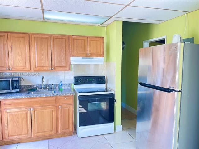 381 NW 16th Street, sold in Sanders Park, Pompano Beach, FL