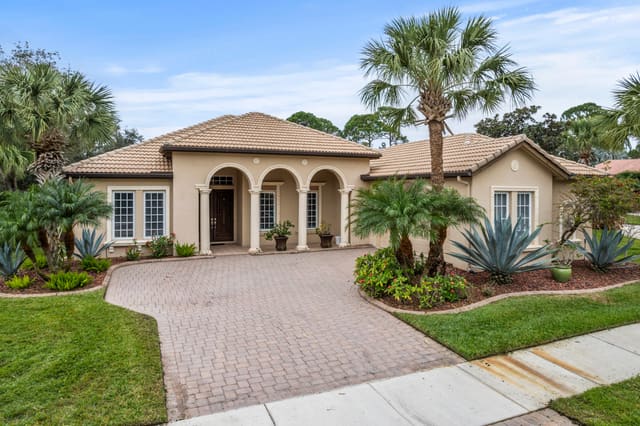 801 SW Classico Court, Port St. Lucie, FL 34986