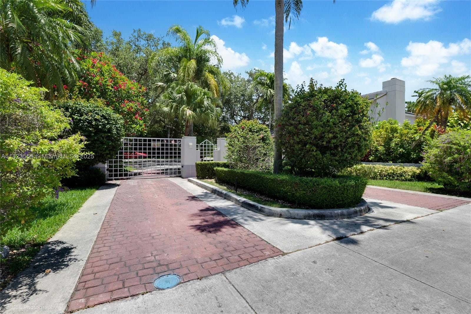 6670 SW 69th Lane, South Miami, FL 33143