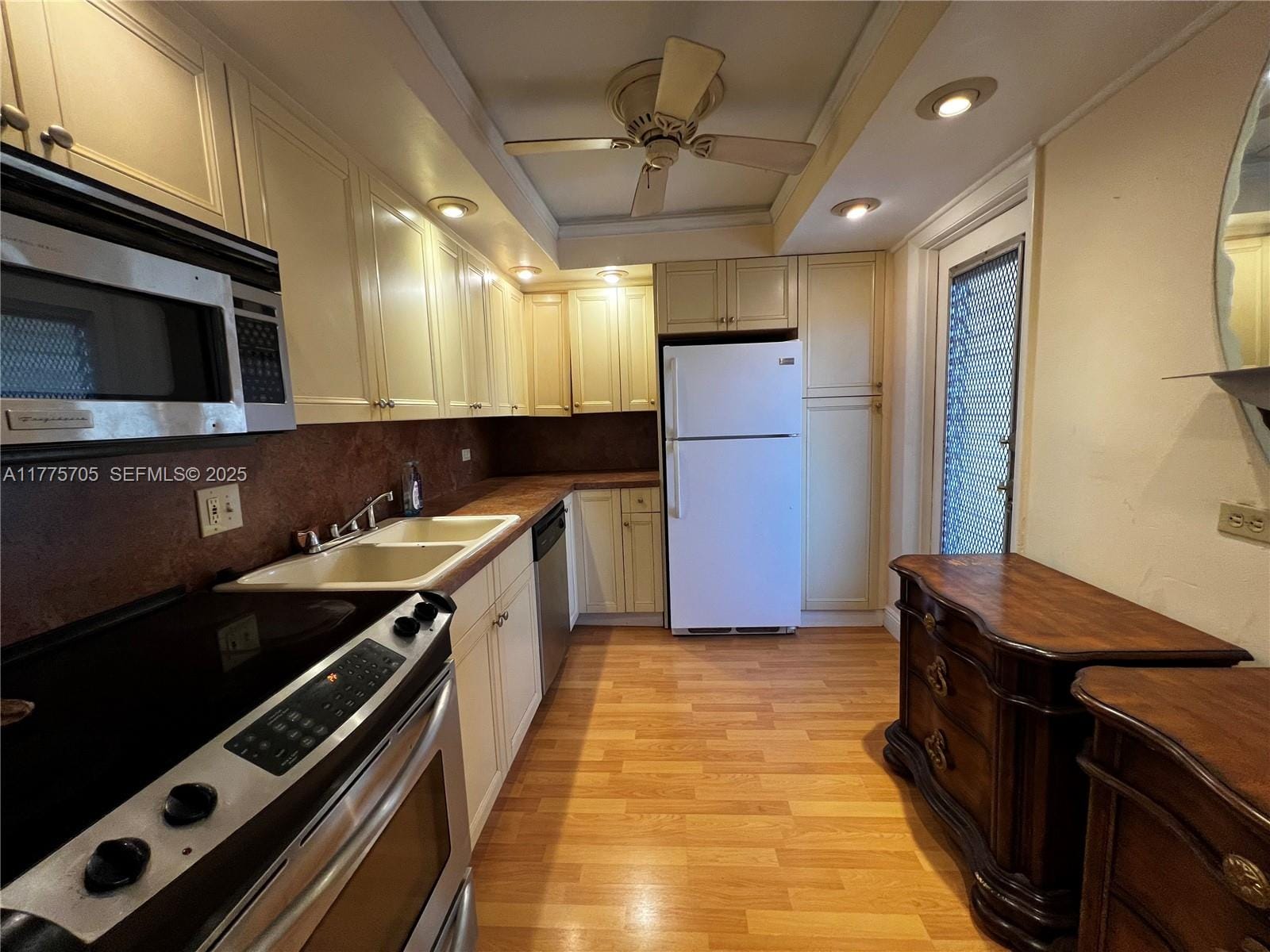 447 NE 195th Street 309 — photo 3