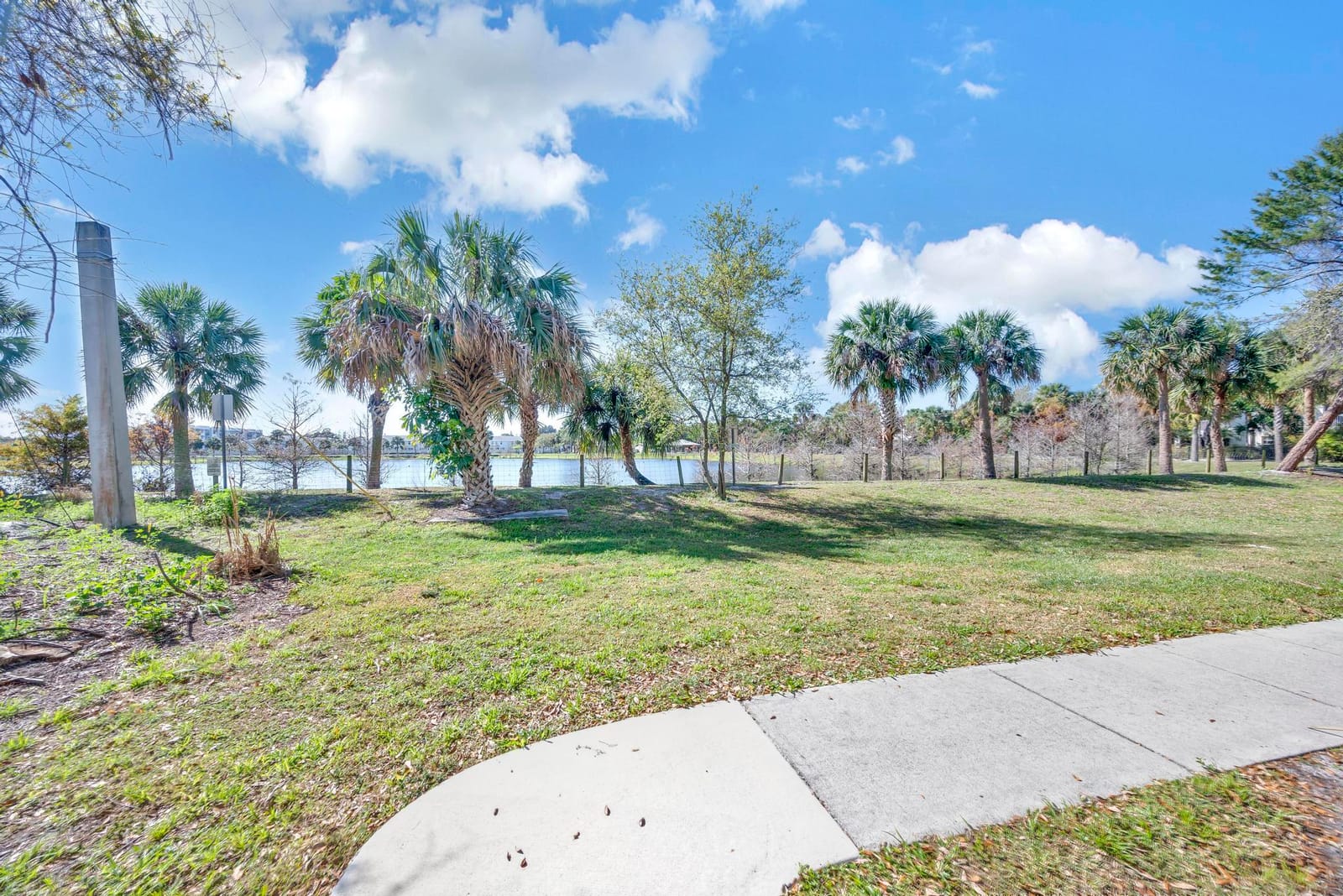 360 SE Rogers Court, Stuart, FL 34994 photo 3
