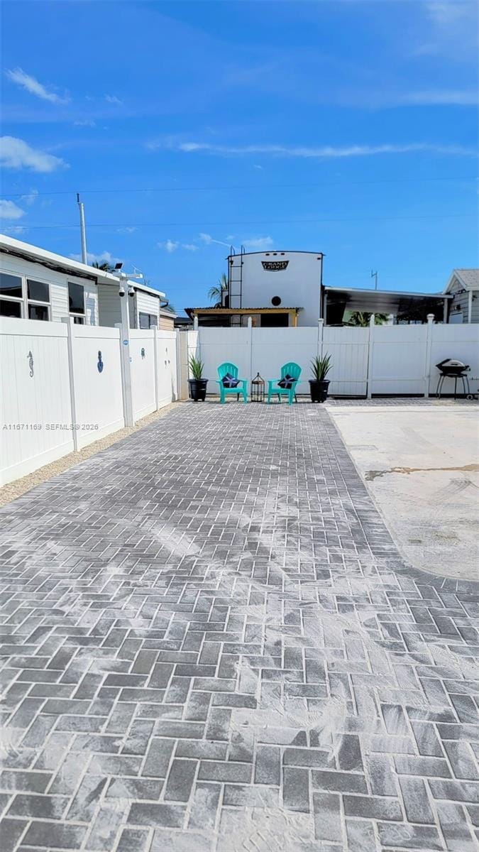 325 Calusa Street — photo 6