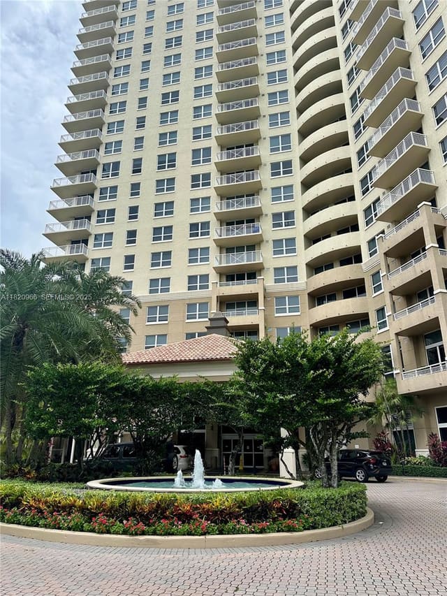 19501 W Country Club Drive 914, Aventura, FL 33180