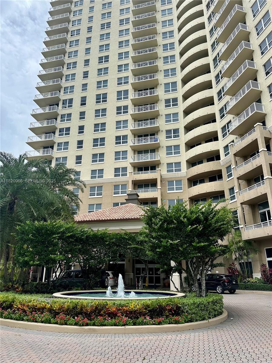 19501 W Country Club Drive 914, Aventura, FL 33180