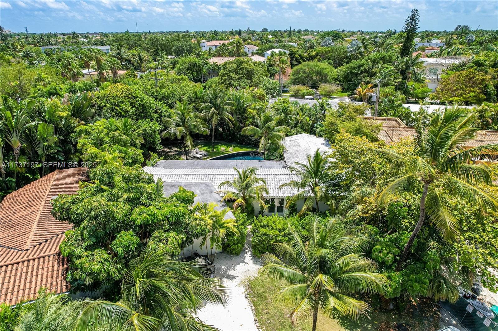 385 Harbor Court, Key Biscayne, FL 33149 photo 1