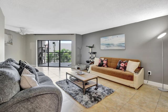 6855 W Broward Boulevard 406, sold in Plantation Club B Condo, Plantation, FL