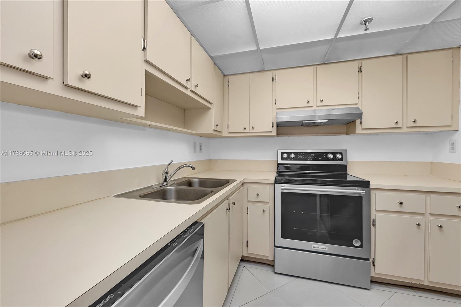 911 E Ponce De Leon Boulevard 1402, Coral Gables, FL 33134 photo 14