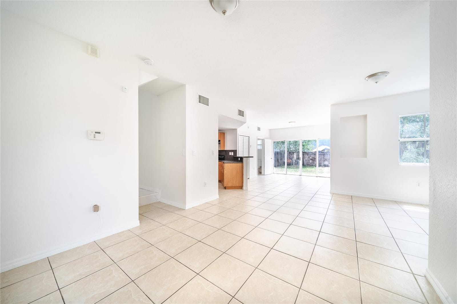 845 SW 6th Court — photo 4