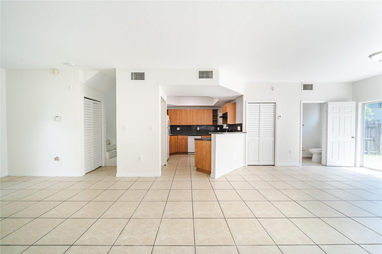 845 SW 6th Court — photo 5