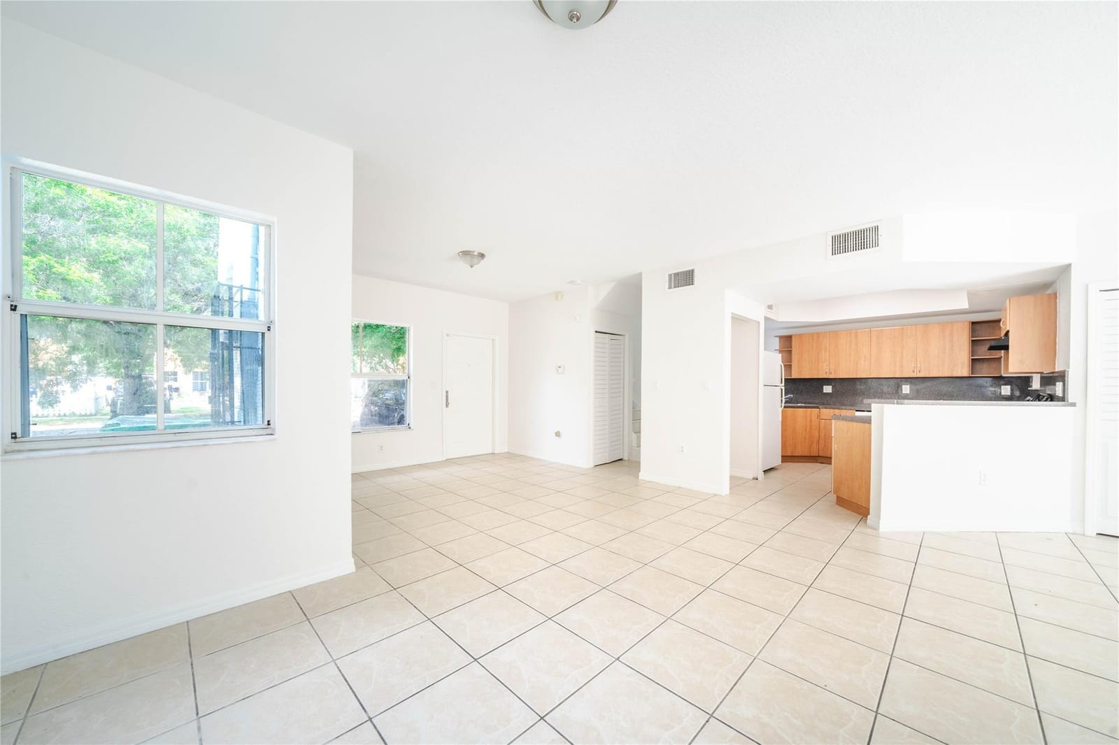 845 SW 6th Court — photo 6