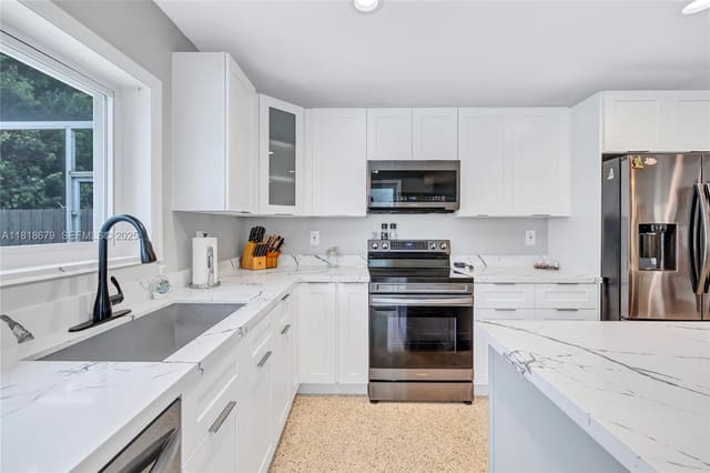 6736 Orchid Drive, sold in Villas Of Miami Lakes, Miami Lakes, FL