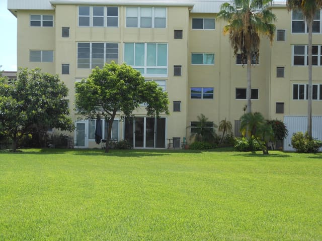 2515 NE 1st Court 117, sold in Village Royale On The Green Condo, Boynton Beach, FL