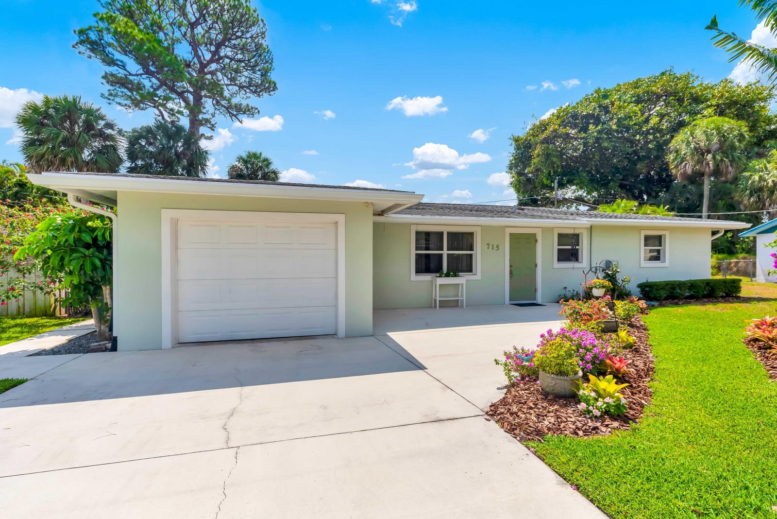 715 SE Alamanda Way — photo 5