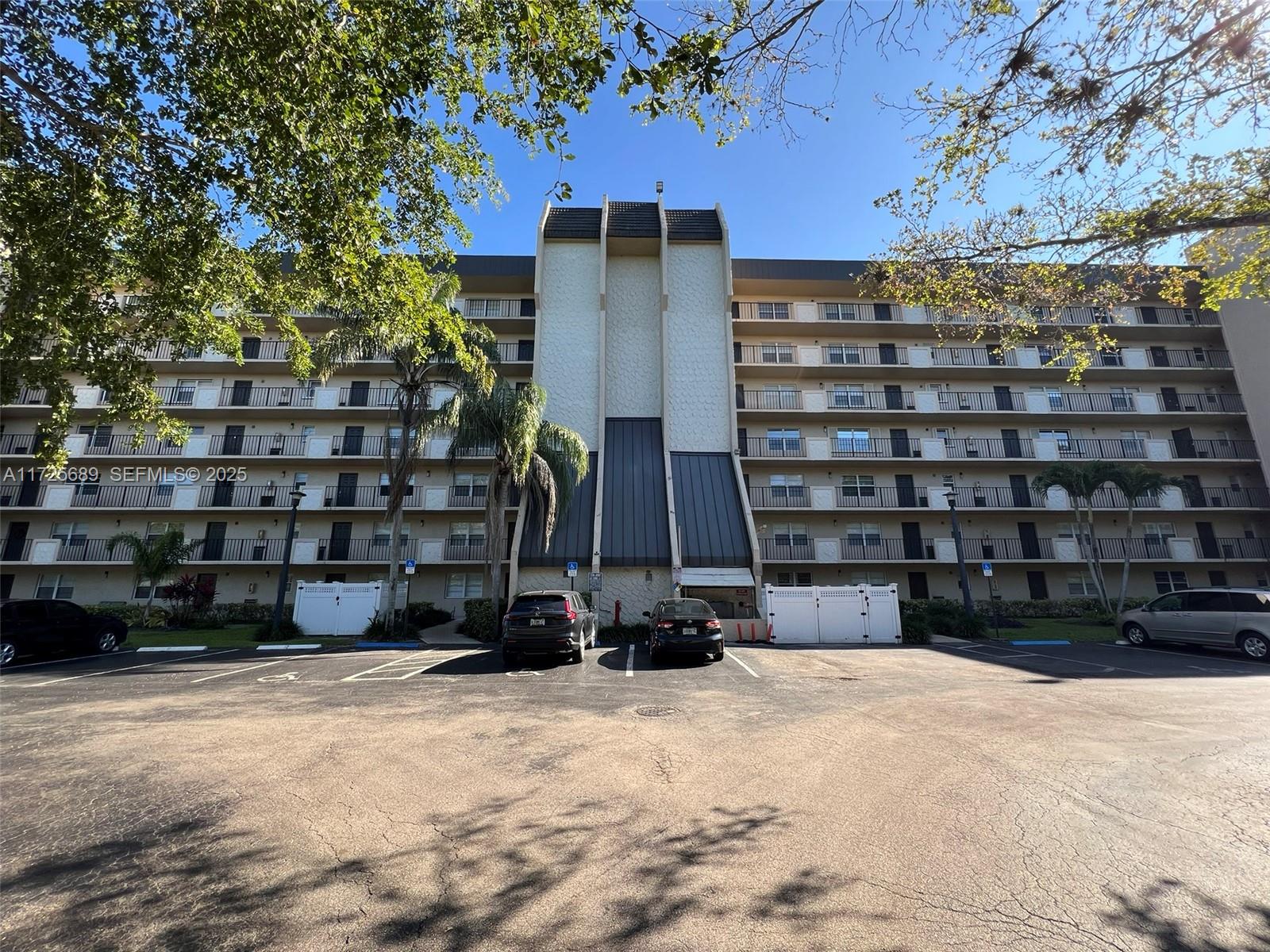 3300 W Rolling Hills Circle 102, Davie, FL 33328, Davie