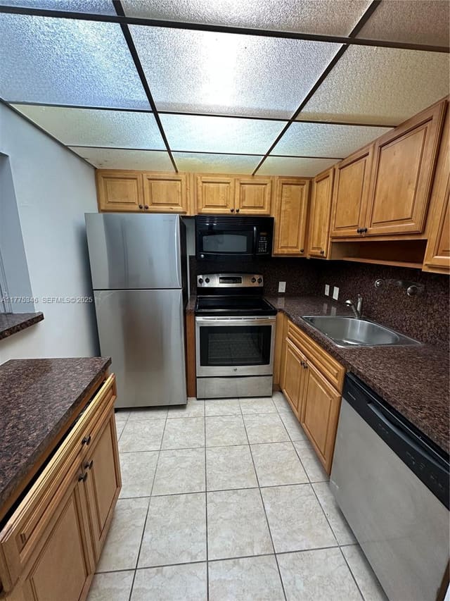 289 Suffolk G 289, sold in Suffolk At Century Village, Pembroke Pines, FL