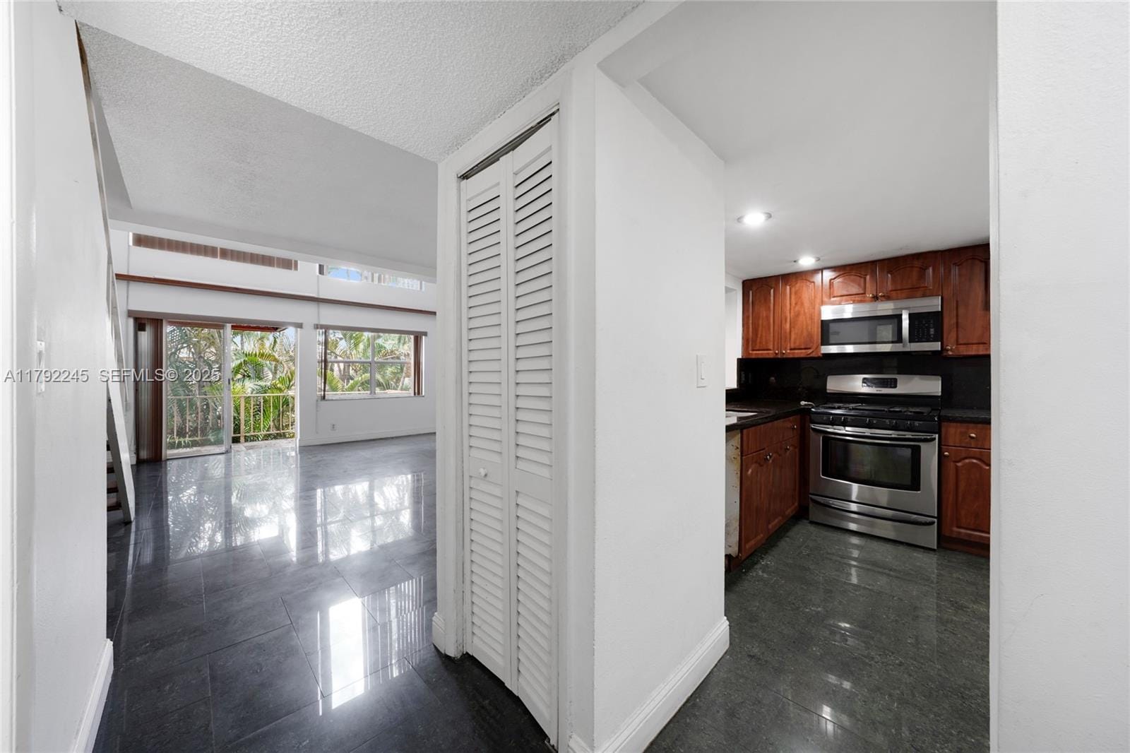 17911 NW 68th Avenue P208, Hialeah, FL 33015 photo 6