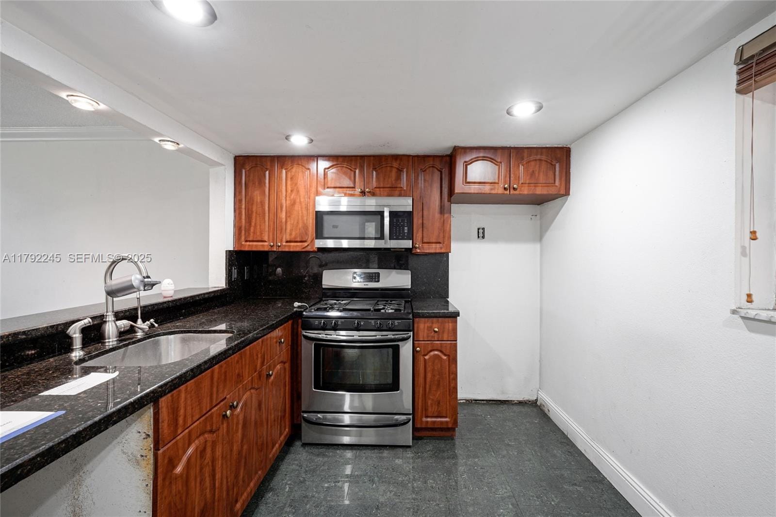 17911 NW 68th Avenue P208, Hialeah, FL 33015 photo 7