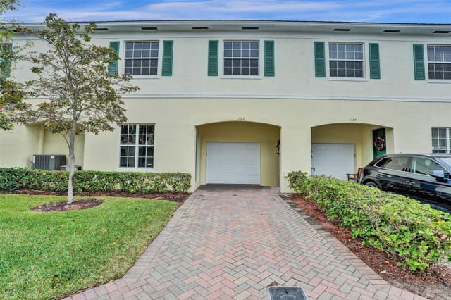 132 SW 7th Court, Pompano Beach, FL 33060